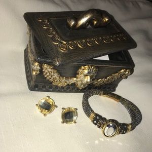 Bracelet and earrings
